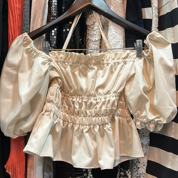 NEW WITH TAGS! GORGEOUS ANTONIO MELANI NEW BLOUSE! Size XS. - Picture 5 of 8